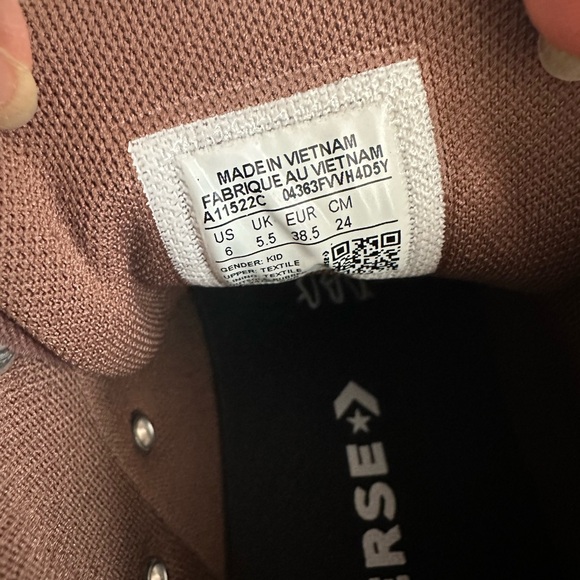 Converse shoes - Picture 6 of 7